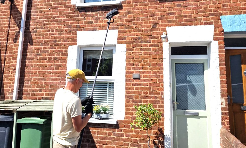 Helleur_Tim_cleaning_01