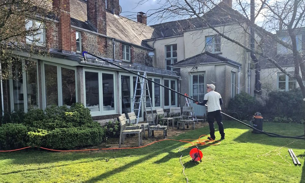 Helleur_Tim_cleaning_02